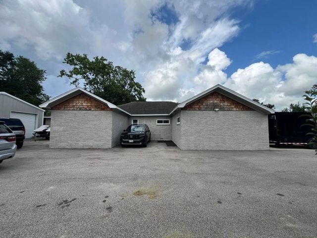 103 W Barrow Street, Dayton, TX 77535