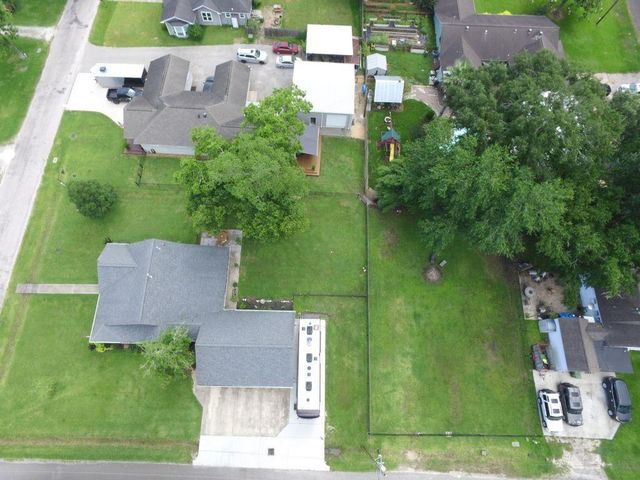 103 W Barrow Street, Dayton, TX 77535