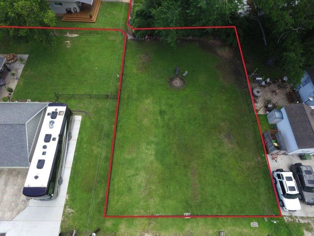 103 W Barrow Street, Dayton, TX 77535