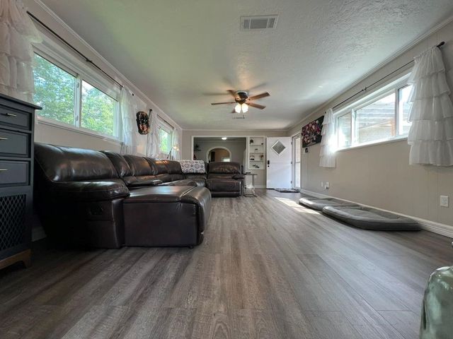 103 W Barrow Street, Dayton, TX 77535