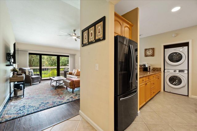 11863 Wimbledon Circle 538, Wellington, FL 33414