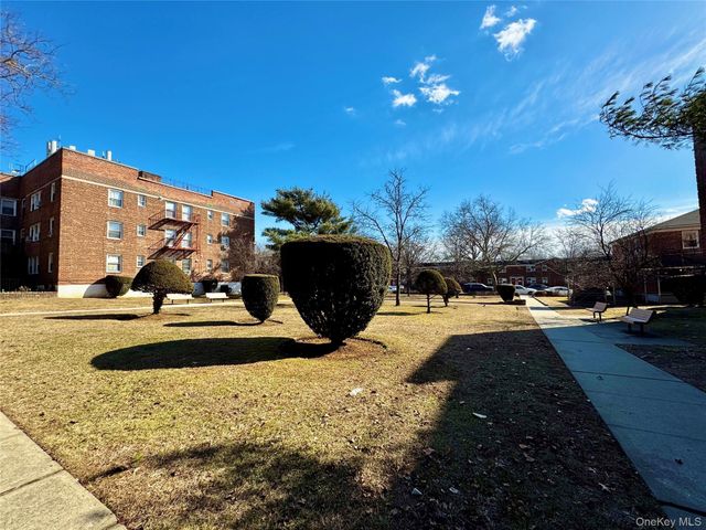 138-29 Jewel Ave 2D, Kew Garden Hills, NY 11367