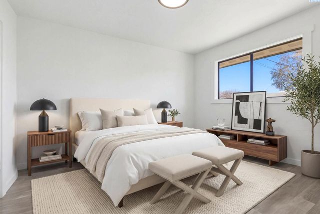 715 S Juniper St, Kennewick, WA 99336