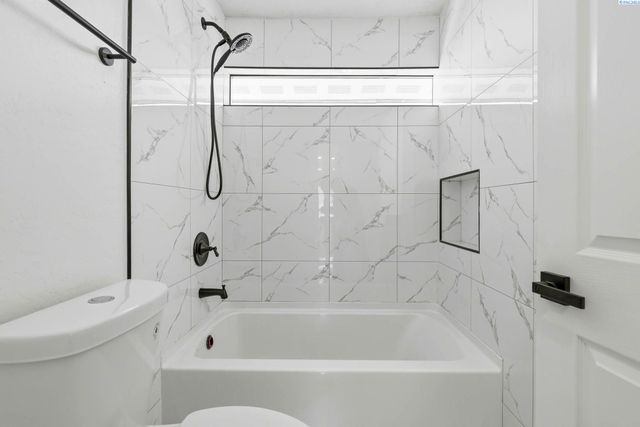 715 S Juniper St, Kennewick, WA 99336