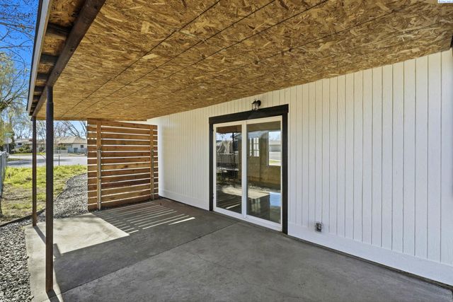 715 S Juniper St, Kennewick, WA 99336