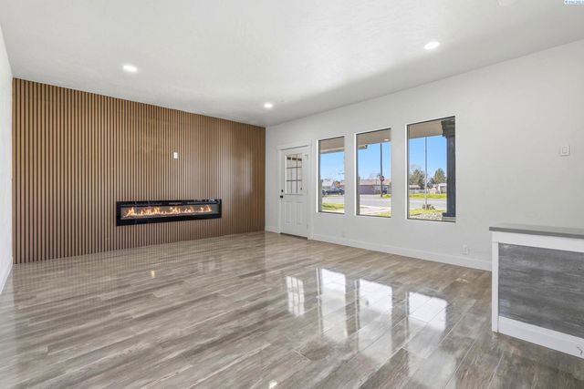 715 S Juniper St, Kennewick, WA 99336