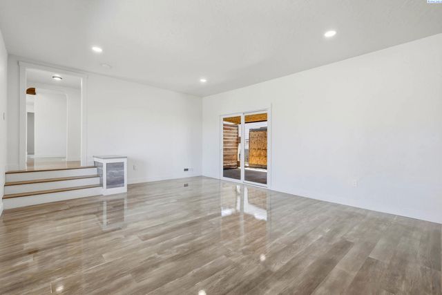 715 S Juniper St, Kennewick, WA 99336