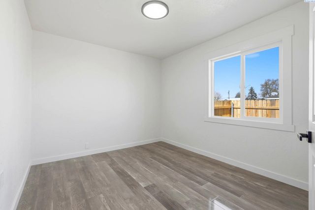 715 S Juniper St, Kennewick, WA 99336