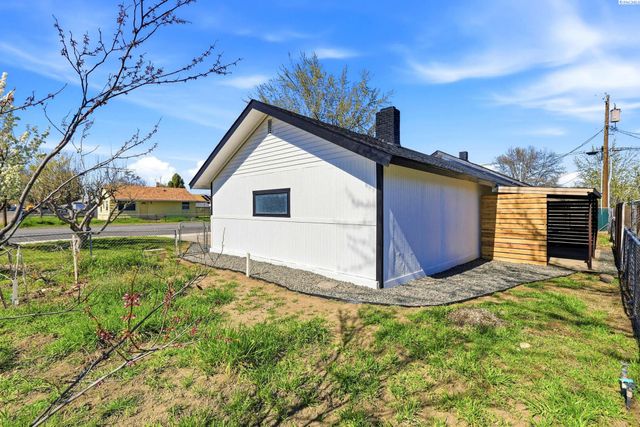 715 S Juniper St, Kennewick, WA 99336