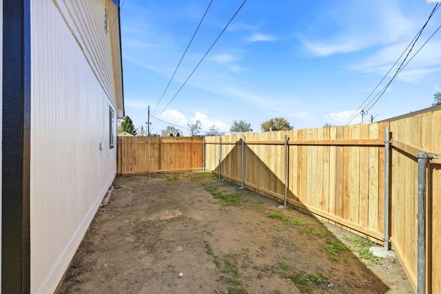 715 S Juniper St, Kennewick, WA 99336