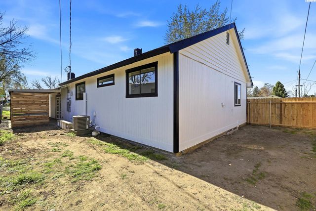 715 S Juniper St, Kennewick, WA 99336