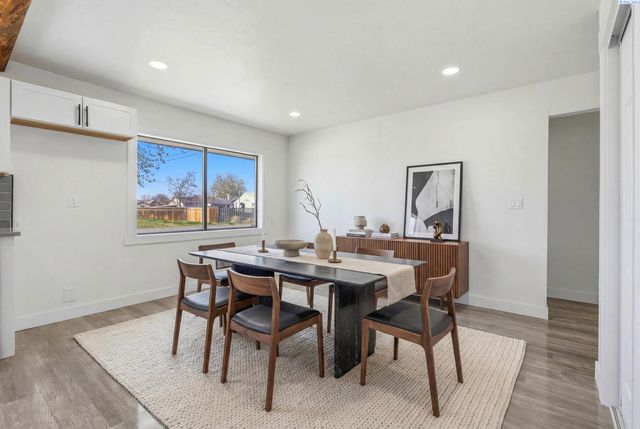 715 S Juniper St, Kennewick, WA 99336