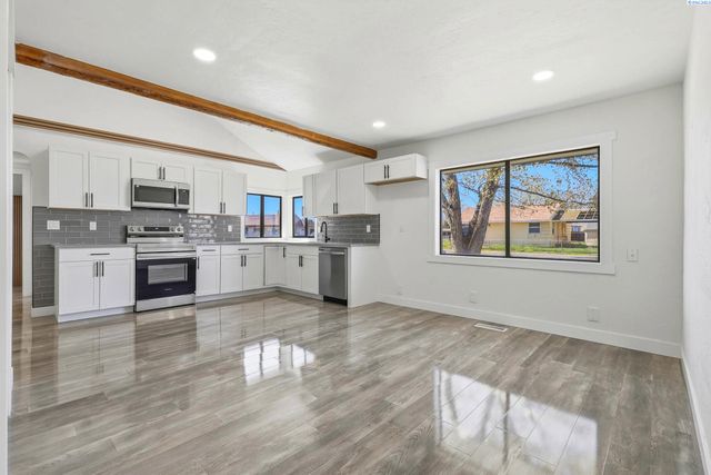 715 S Juniper St, Kennewick, WA 99336