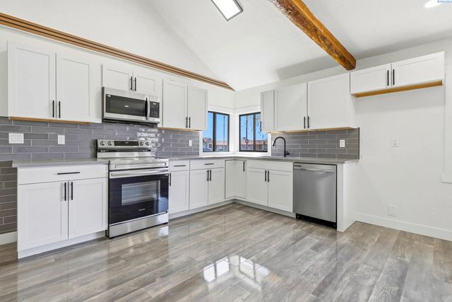 715 S Juniper St, Kennewick, WA 99336