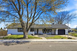 715 S Juniper St, Kennewick, WA 99336