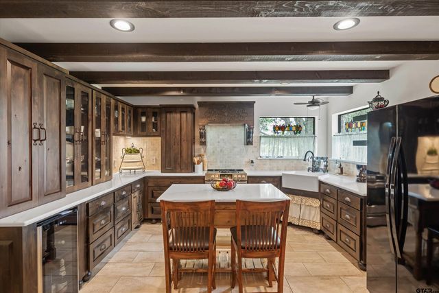 442 Greenbriar Trail, Holly Lake Ranch, TX 75765