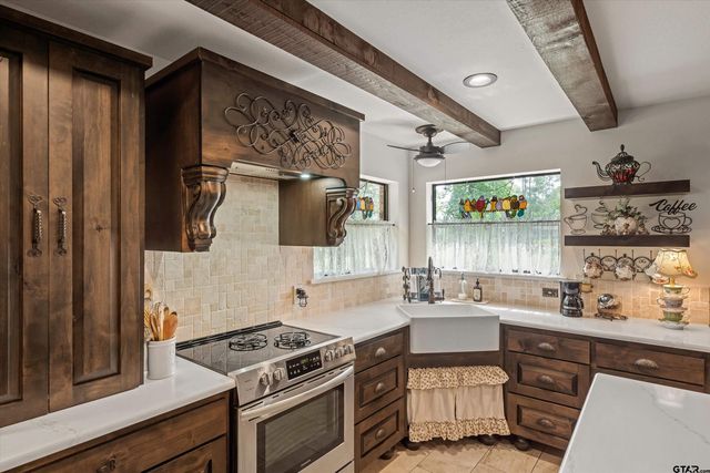 442 Greenbriar Trail, Holly Lake Ranch, TX 75765