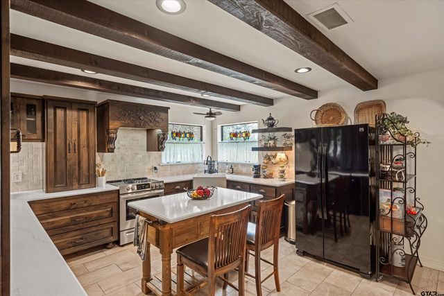 442 Greenbriar Trail, Holly Lake Ranch, TX 75765