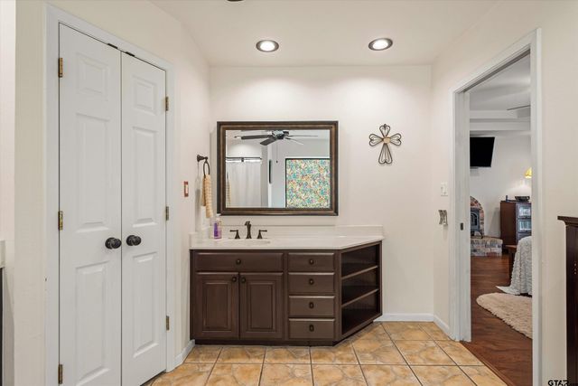 442 Greenbriar Trail, Holly Lake Ranch, TX 75765