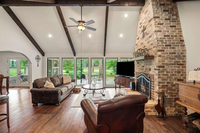 442 Greenbriar Trail, Holly Lake Ranch, TX 75765