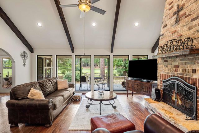 442 Greenbriar Trail, Holly Lake Ranch, TX 75765