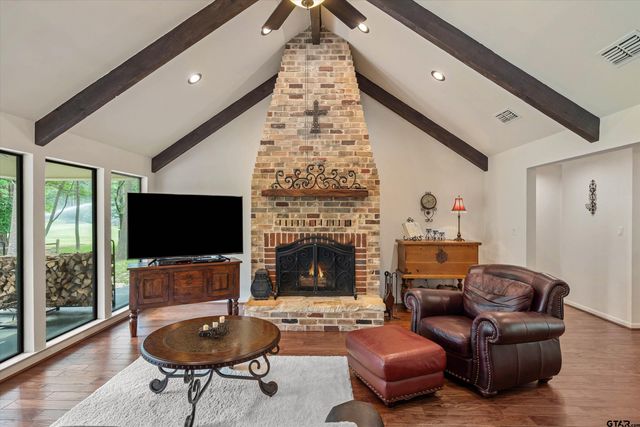 442 Greenbriar Trail, Holly Lake Ranch, TX 75765