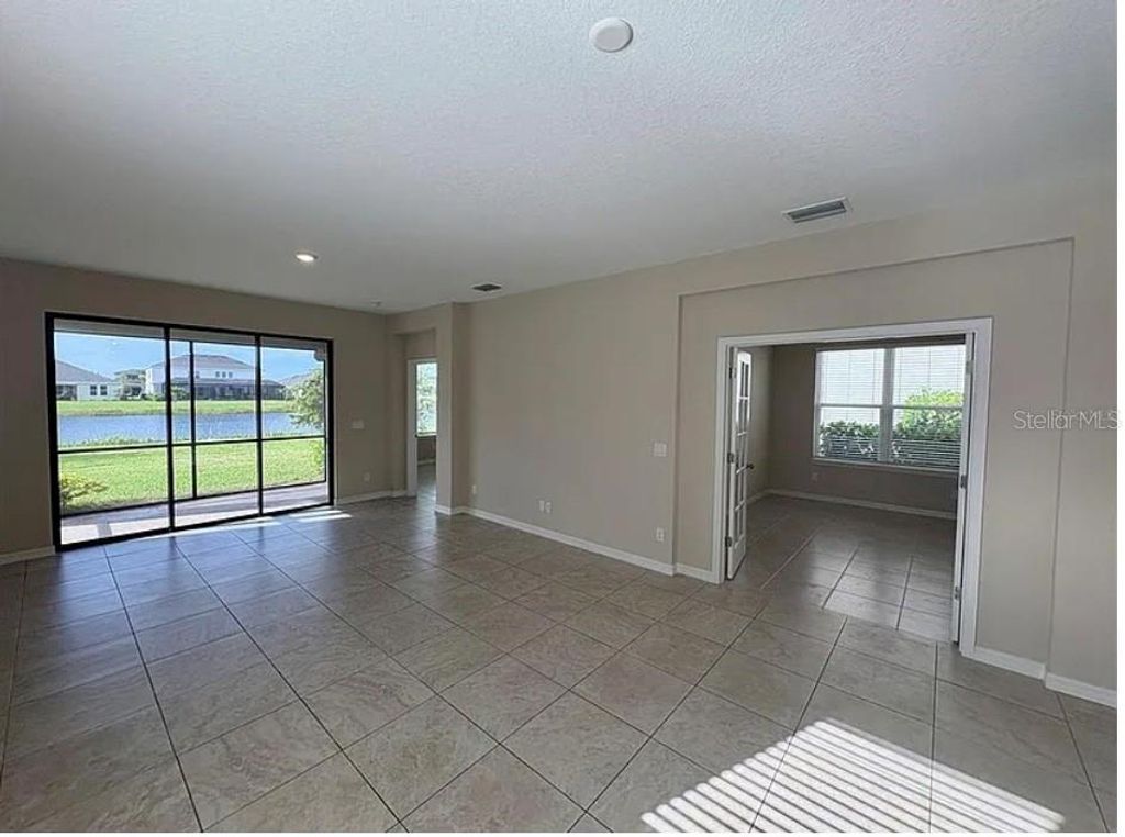 Image 10 of property listing at 16439 PAYNES MILL DRIVE, Bradenton, FL 34211