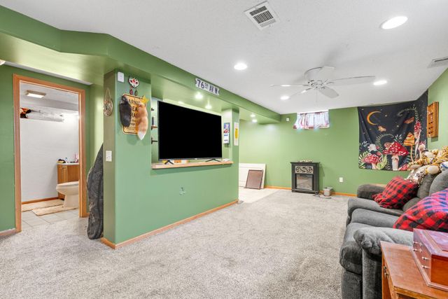 38804 8th Avenue, North Branch, MN 55056