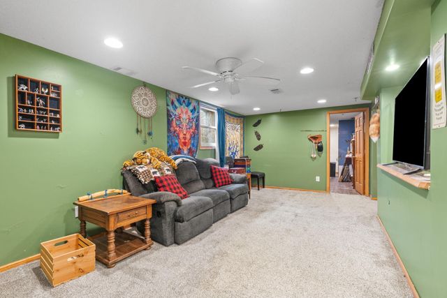 38804 8th Avenue, North Branch, MN 55056