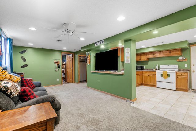 38804 8th Avenue, North Branch, MN 55056