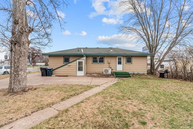 38804 8th Avenue, North Branch, MN 55056