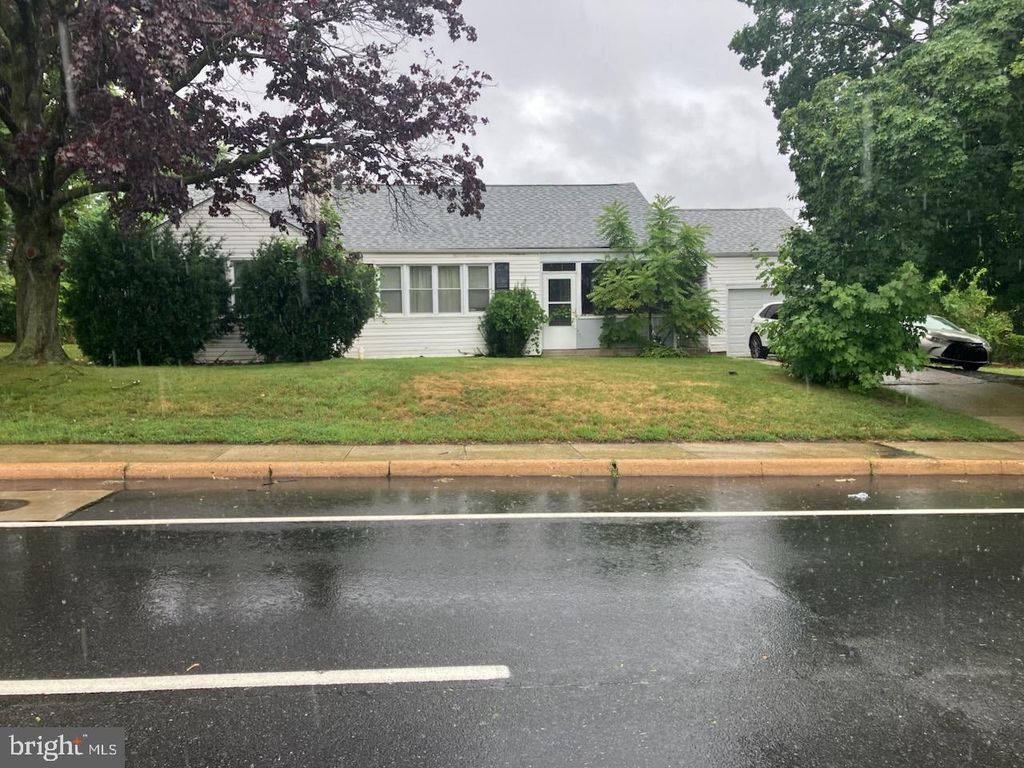 1727 LIMESTONE RD, Wilmington, DE 19804