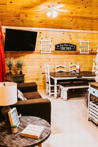 214 E Lake Dr, Medicine Park, OK 73557