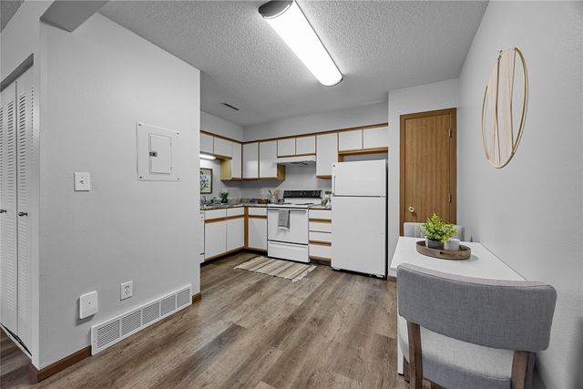 930B Boston Way 2, Coralville, IA 52241