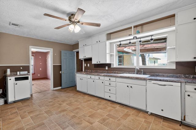 600 E William J Bryan Parkway, Bryan, TX 77803