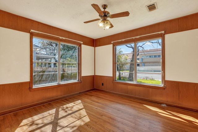 600 E William J Bryan Parkway, Bryan, TX 77803