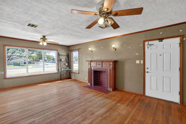 600 E William J Bryan Parkway, Bryan, TX 77803