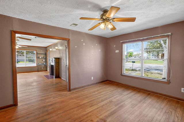 600 E William J Bryan Parkway, Bryan, TX 77803