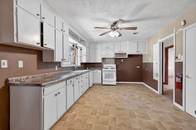 600 E William J Bryan Parkway, Bryan, TX 77803