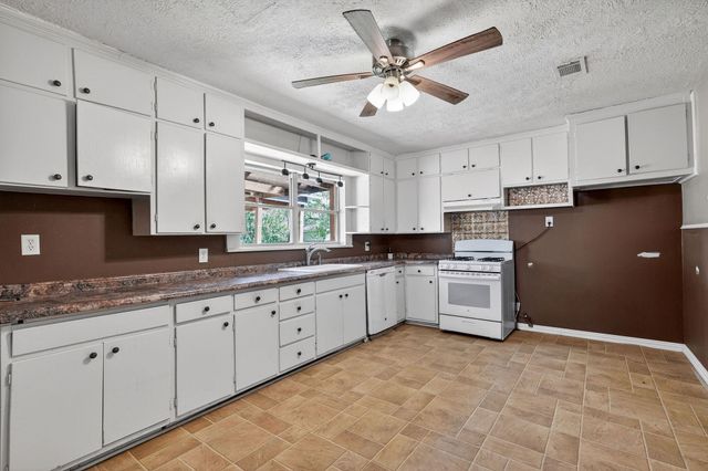 600 E William J Bryan Parkway, Bryan, TX 77803
