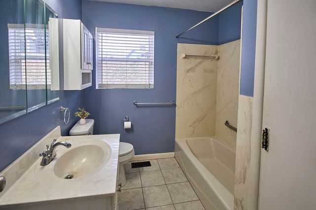 121 Honeysuckle Lane, Huntington, WV 25701