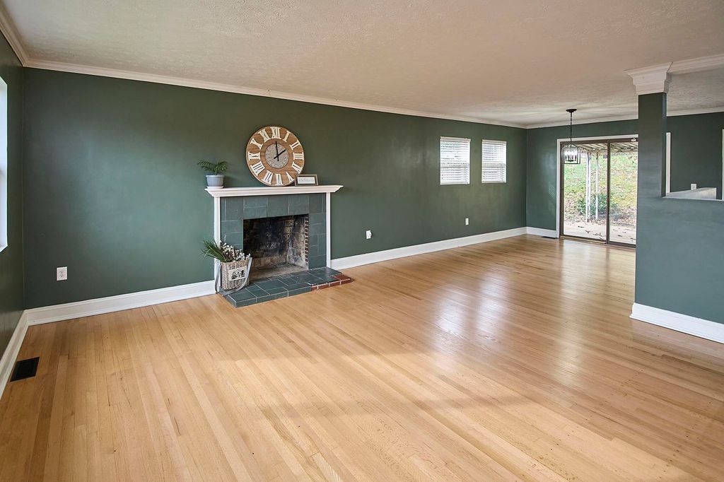 121 Honeysuckle Lane, Huntington, WV 25701