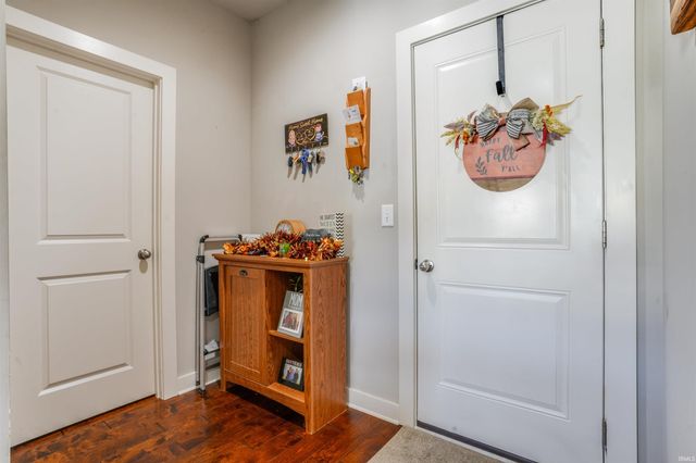 836 Groveview Court, Evansville, IN 47711