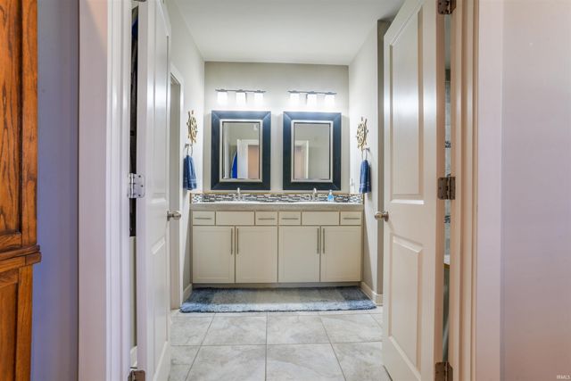836 Groveview Court, Evansville, IN 47711