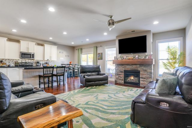836 Groveview Court, Evansville, IN 47711