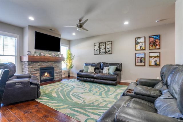 836 Groveview Court, Evansville, IN 47711