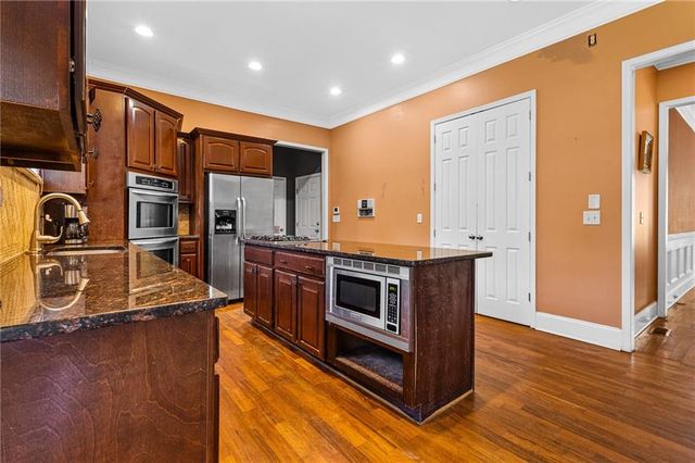 209 Kingscastle Drive, Ellenwood, GA 30294