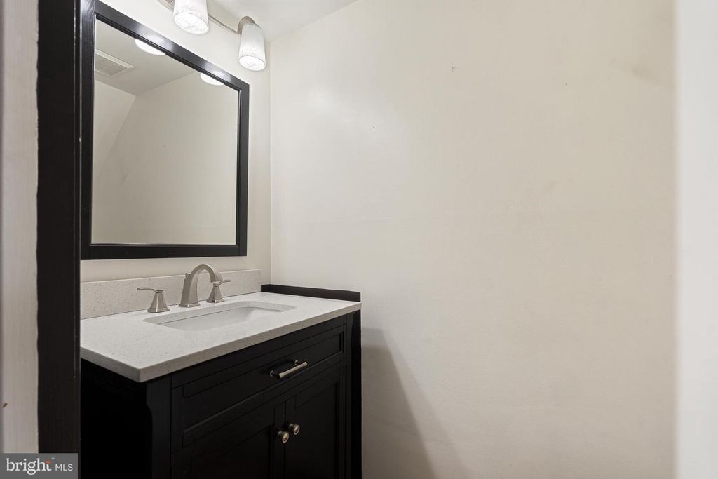 Image 14 of property listing at 5757 SUNSET VIEW LN, Frederick, MD 21703