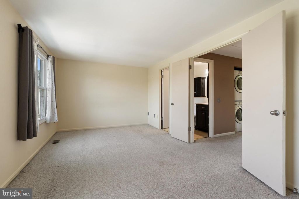 Image 15 of property listing at 5757 SUNSET VIEW LN, Frederick, MD 21703