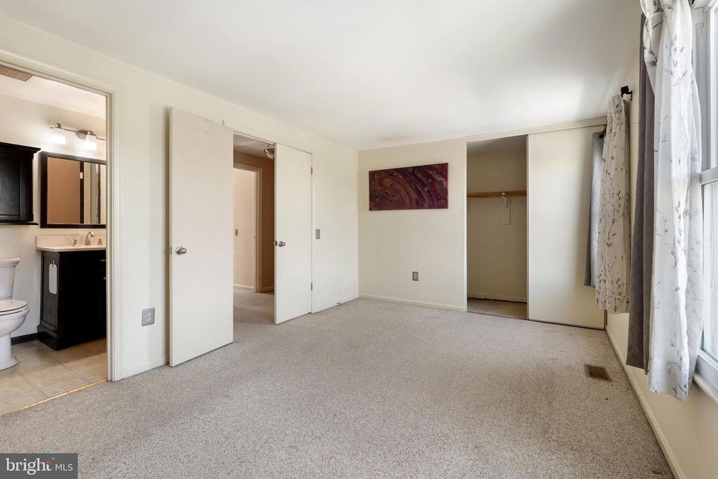 Image 16 of property listing at 5757 SUNSET VIEW LN, Frederick, MD 21703